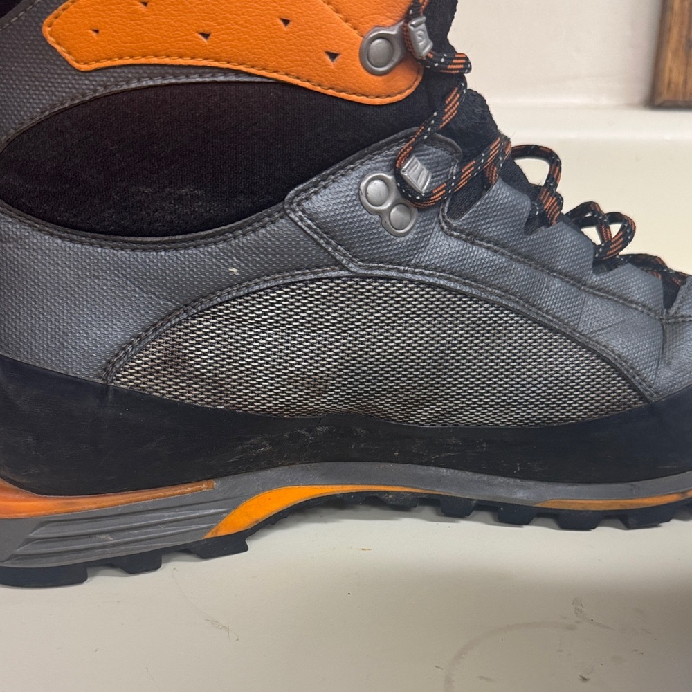 Scarpa Men's Boots - Black and Orange - Picture 5 of 7